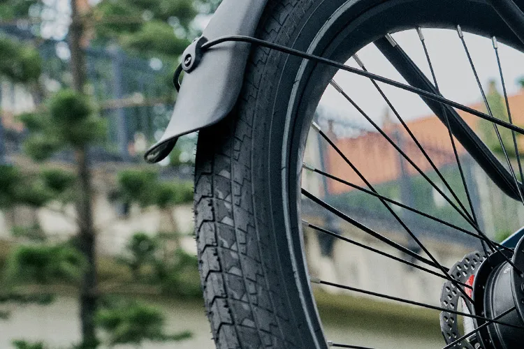 27.5-inch reflective tire and fender